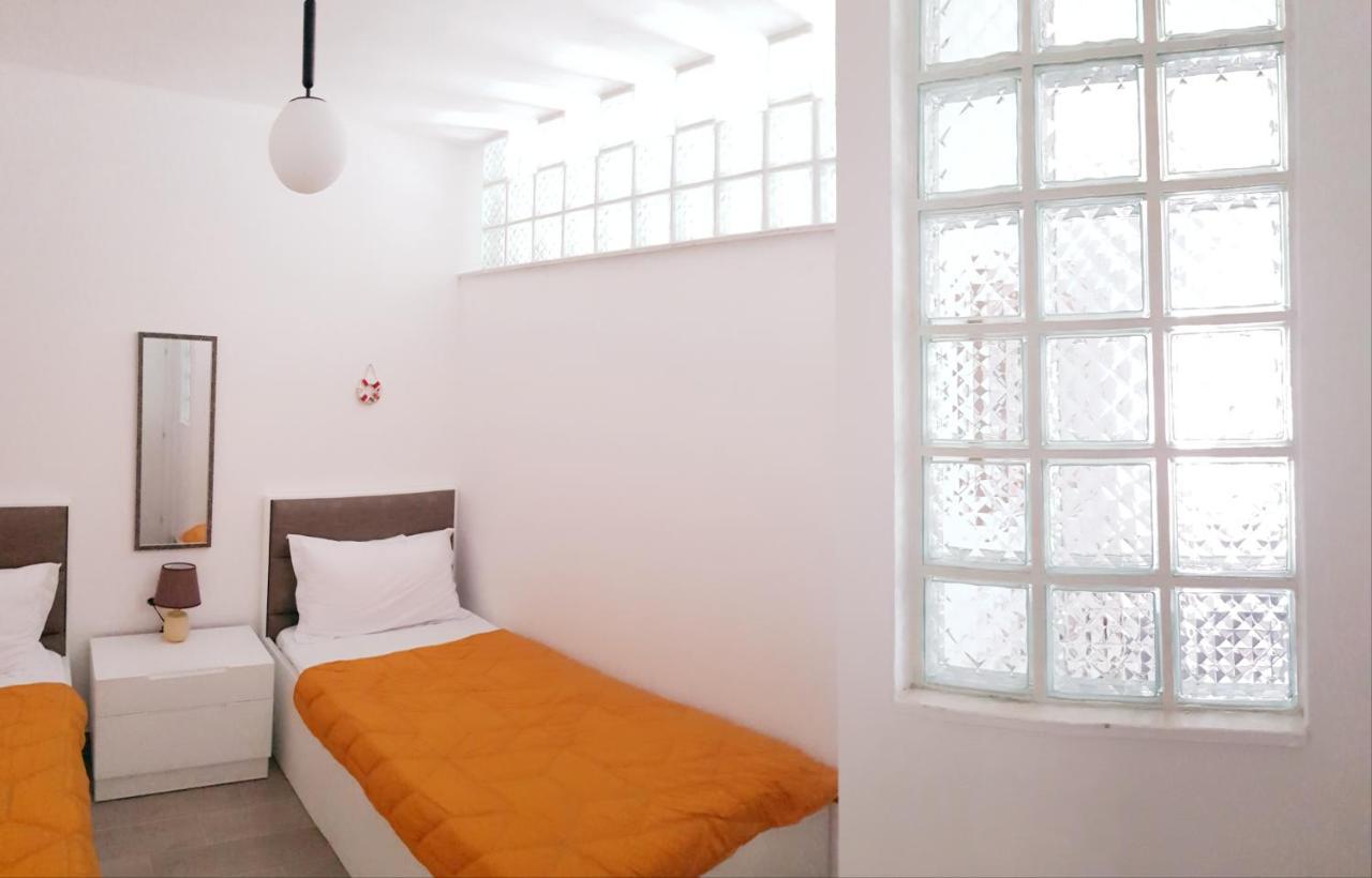 Bindi Apartment Himare Bagian luar foto